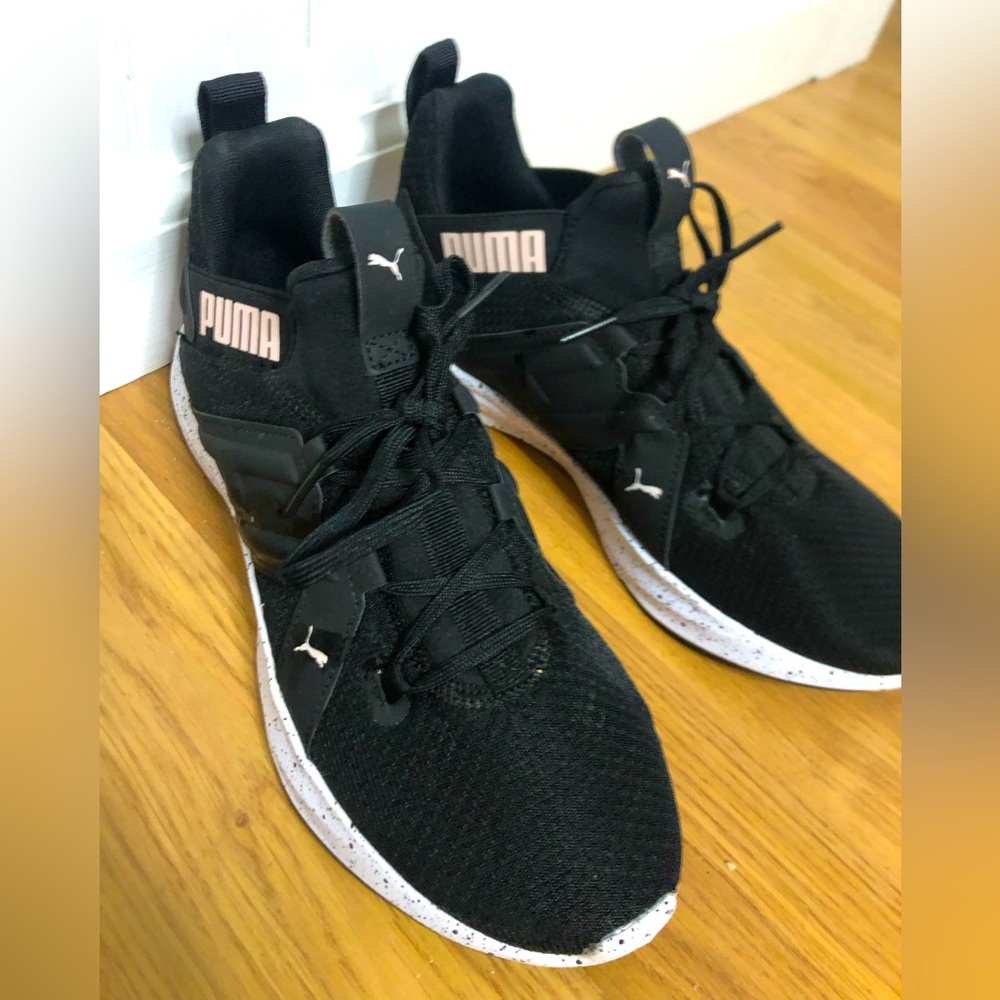 Puma sneakers (woman’s)